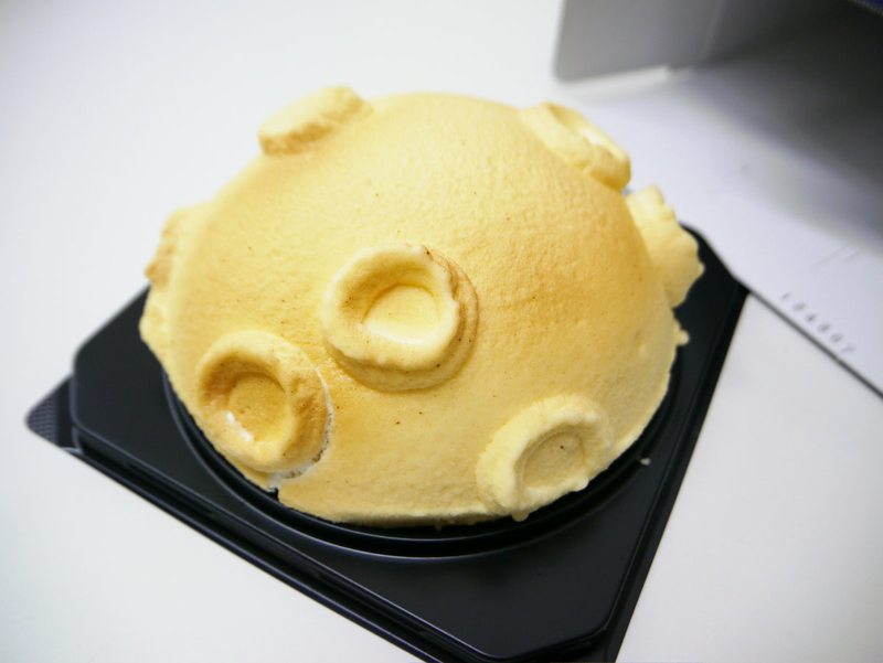 Illustration for article titled You Don't Need a Spear To Unbox the Evangelion Cake